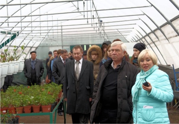 18 октября 2013 г. - Визит в садовый центр в п. Курумоч министра сельского хозяйства и продовольствия Самарской области Альтергота В.В. и глав муниципалитетов области. 18 октября 2013 г. - Визит в садовый центр в п. Курумоч министра сельского хозяйства и продовольствия Самарской области Альтергота В.В. и глав муниципалитетов области.